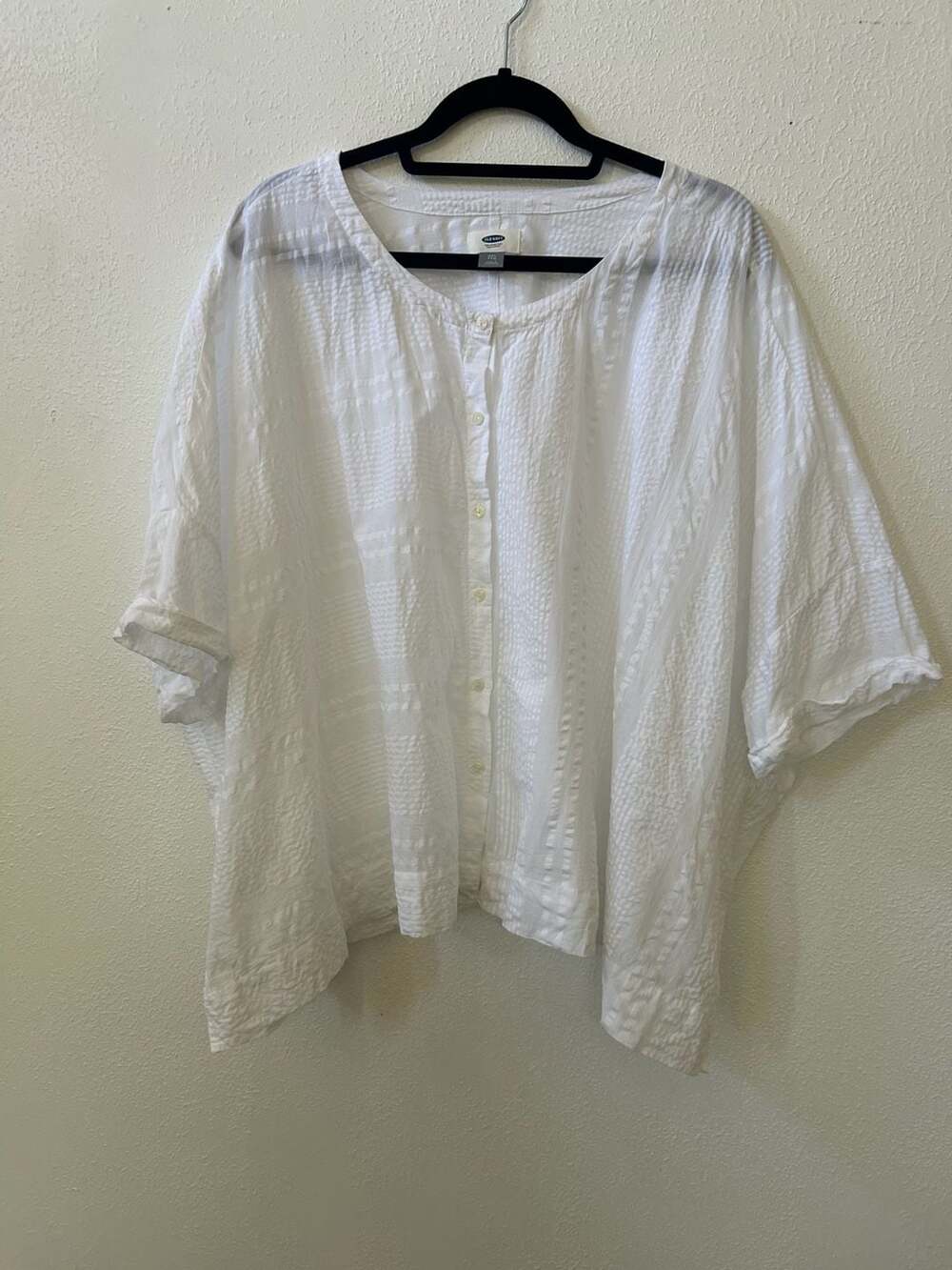 Old Navy Women's Oversized White Seersucker Button-Down Short Sleeve Top